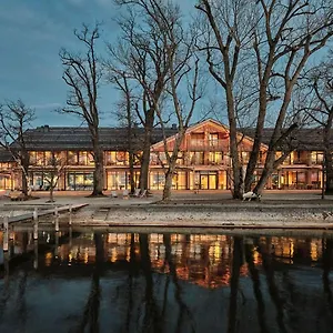 Chiemgauhof Lakeside Retreat Hotel Übersee